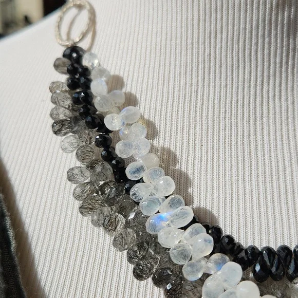 Black and White Necklace - Picture 2 of 5